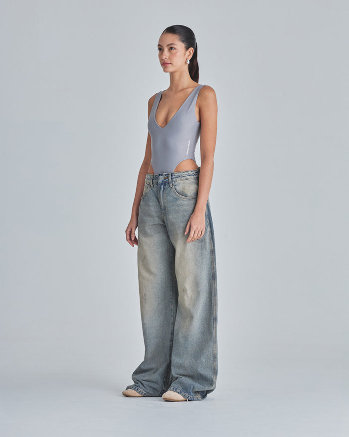 Line Basic V Neck Body Gray